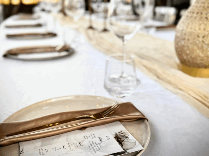 החצר של יוב