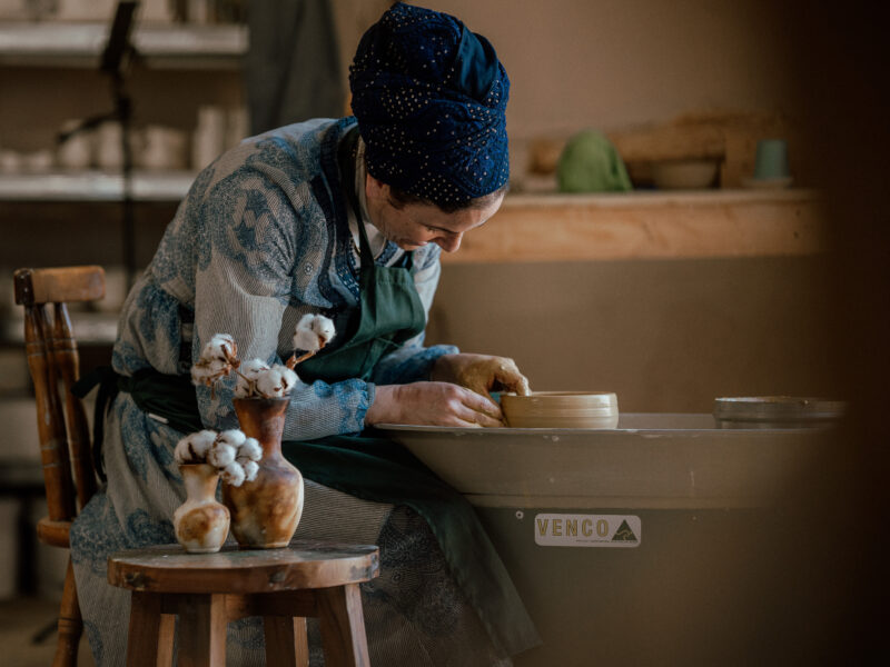 סטודיו שדות-סדנאות חימר ופרחים. סטודיו שדות-סדנאות חימר ופרחים.