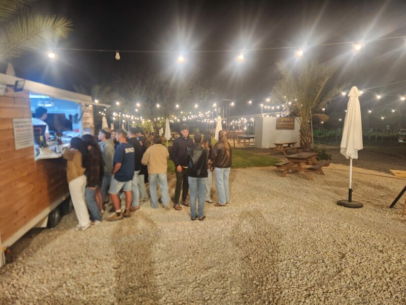 Dubkin Farm Meat-Bar Food Truck Dubkin Farm Meat-Bar Food Truck