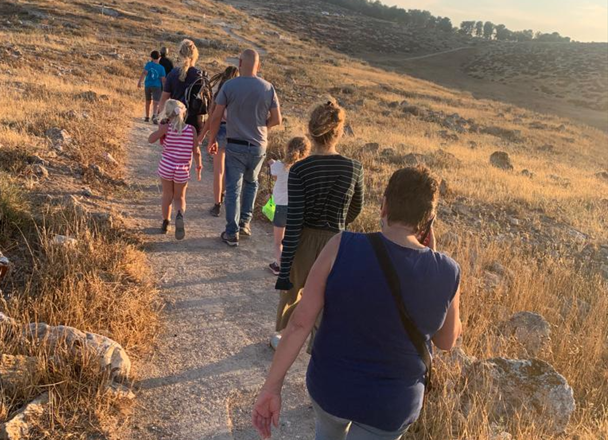 סודות היער – סיור ליקוט וגישוש ביער להב